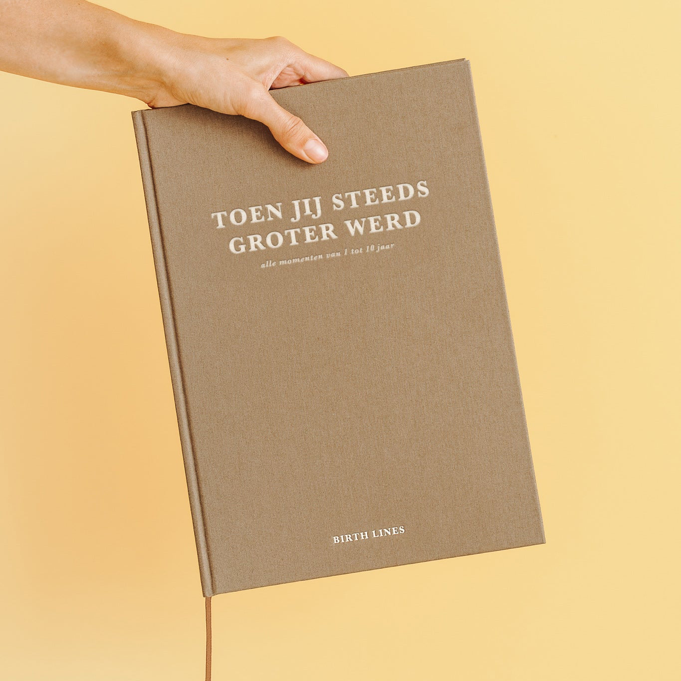 Cover van het Birth Lines opgroei invulboek Toen jij steeds groter werd met linnen kaft en goudfolie titel voor herinneringen van 1 tot 10 jaar