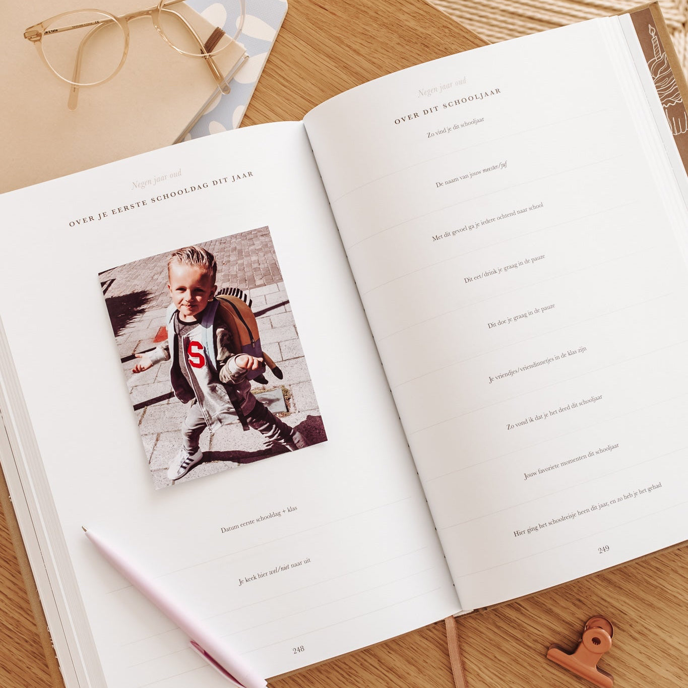 eerste schooldag pagina in Birth Lines opgroei invulboek Toen jij steeds groter werd met ruimte voor foto en herinneringen aan het schooljaar