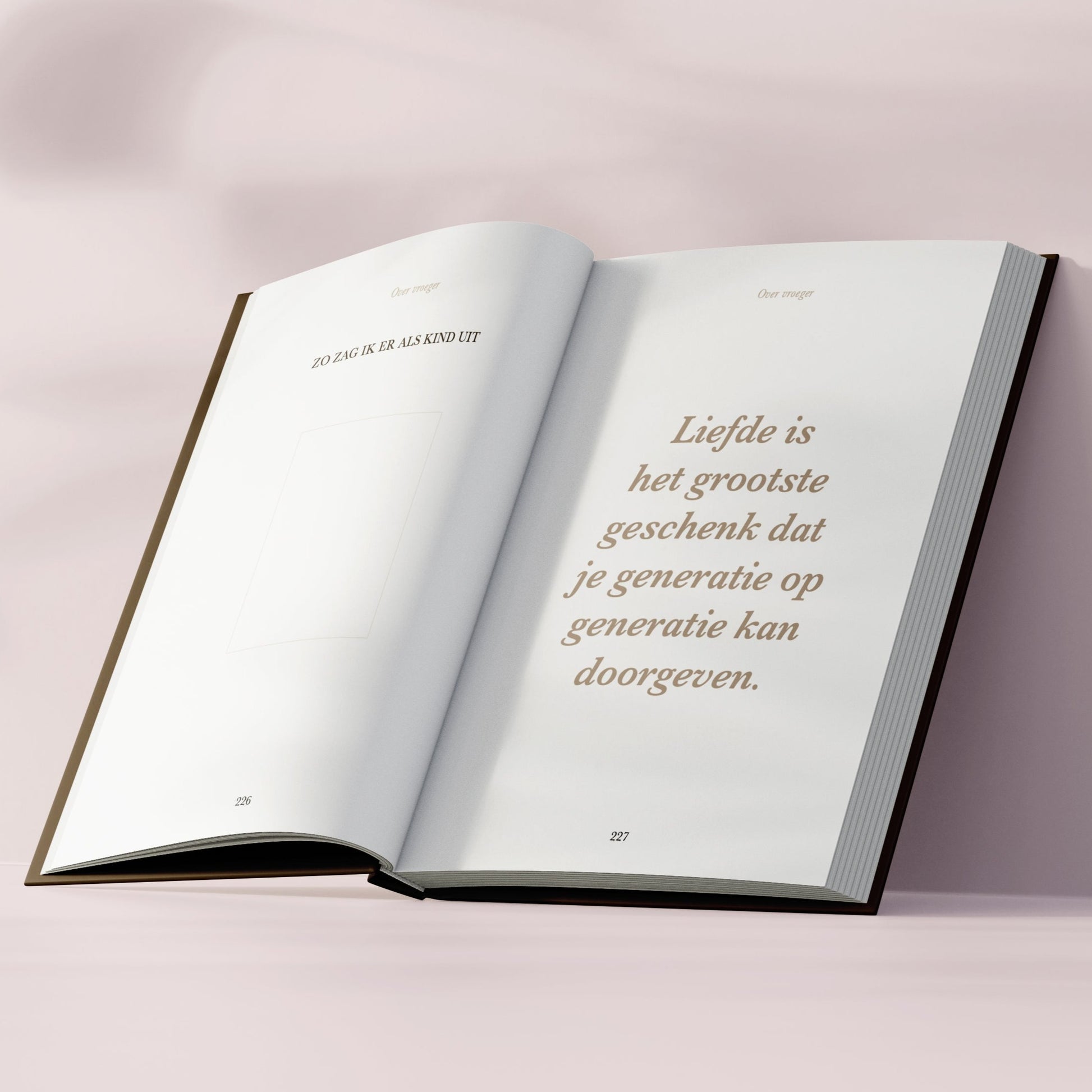 Citaatpagina in het Birth Lines grootouder invulboek ‘Sinds jij mijn kleinkind bent’ met de tekst over liefde als grootste geschenk dat je generatie op generatie doorgeeft